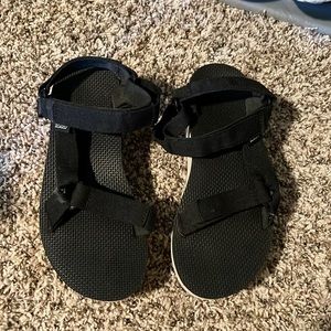 Tevas platform sandals